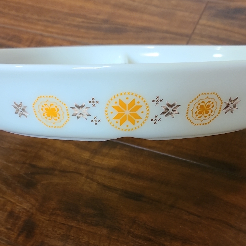 Vintage Pyrex White Divided Serving Dish with Town And Country Pattern - Picture 2 of 7